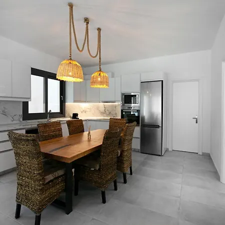 Dasylio - Earthy Living Homes *